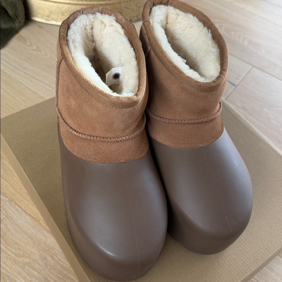 UGG mini pump molded boot - Picture 8 of 8